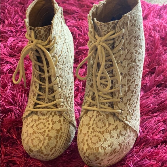 Pair of beautiful boot heels! - Picture 2 of 4